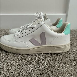 Brand New! Never worn Veja Women’s Sneakers Size 8